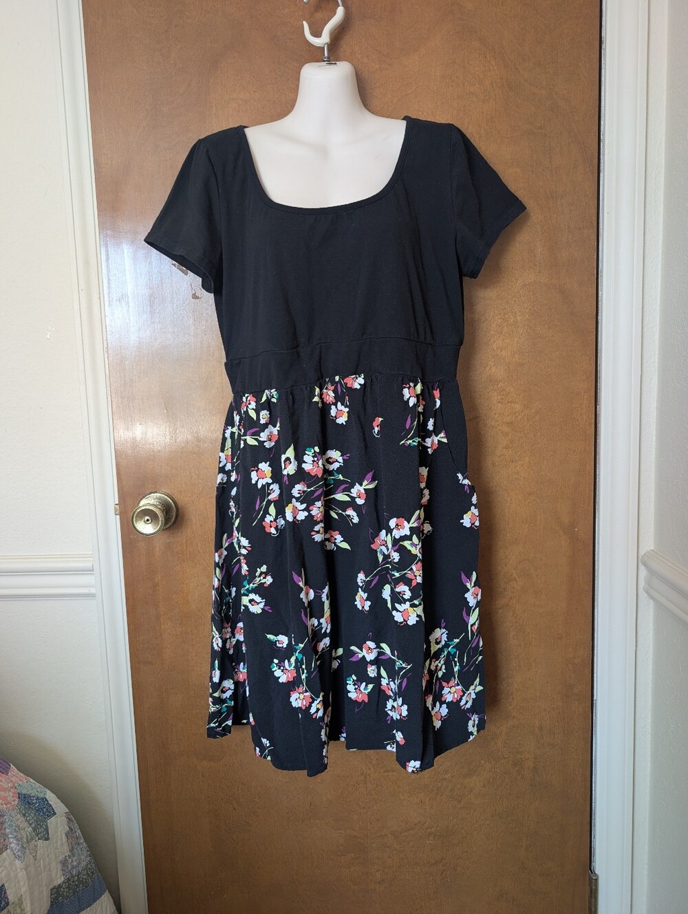 Torrid 1 Black Floral Short Sleeve Dress